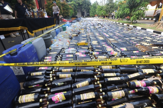 Awal Ramadan, Polres Bogor musnahkan 32 ribu botol miras