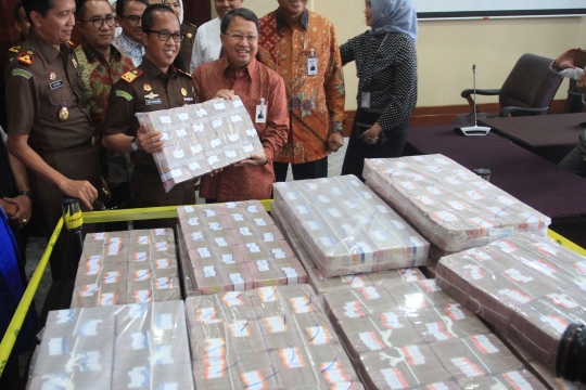 Ini penampakan uang Rp 87 miliar yang dikembalikan koruptor Samadikun Hartono