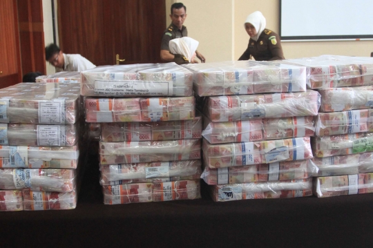 Ini penampakan uang Rp 87 miliar yang dikembalikan koruptor Samadikun Hartono