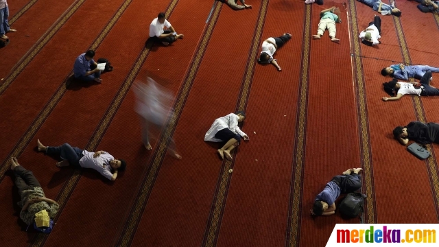 Foto : Suasana hari pertama puasa di Masjid Istiqlal 