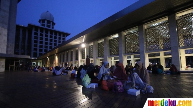 Foto : Hari pertama Ramadan, ribuan umat Islam nikmati 3 