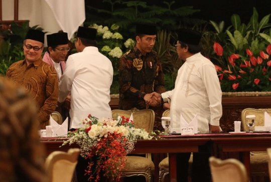 Jokowi buka puasa bersama tokoh agama dan pengusaha di Istana Negara