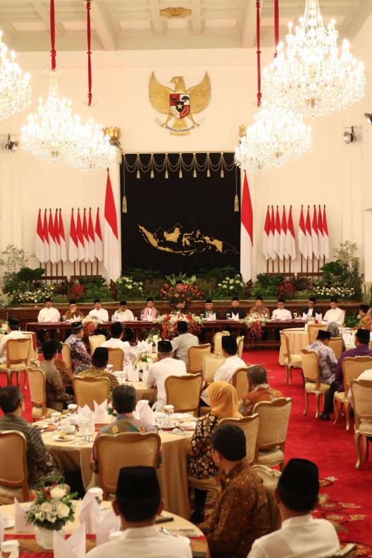 Jokowi buka puasa bersama tokoh agama dan pengusaha di Istana Negara