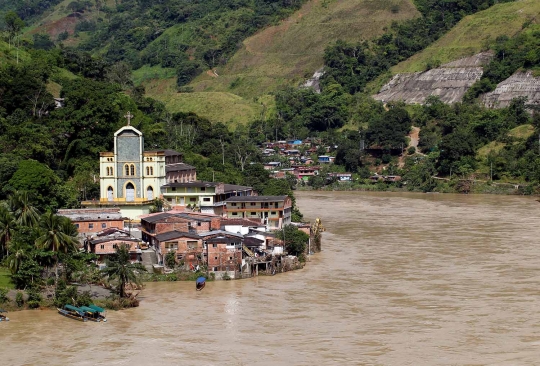 Konstruksi bendungan bermasalah, Kolombia evakuasi paksa ribuan warga