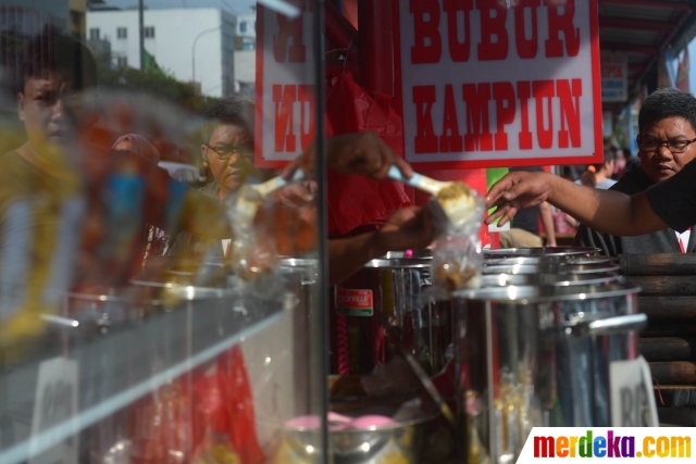 Foto : Berburu bubur kampiun untuk hidangan buka puasa di 