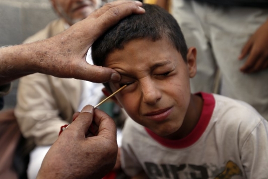 Bulan Ramadan, kelopak mata para pria Yaman diolesi kosmetik