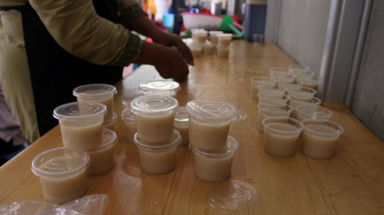Intip kesibukan dapur Masjid Istiqlal menyiapkan 1.000 kotak makan