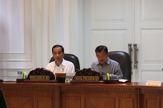 Jokowi adakan rapat terbatas di kantor presiden