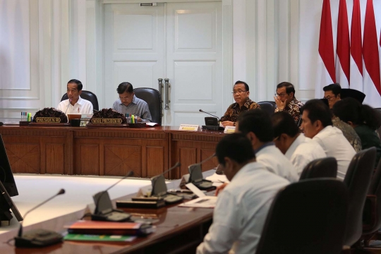 Jokowi adakan rapat terbatas di kantor presiden