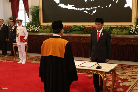 Suasana saat Jokowi lantik Sunarto sebagai Wakil Ketua MA