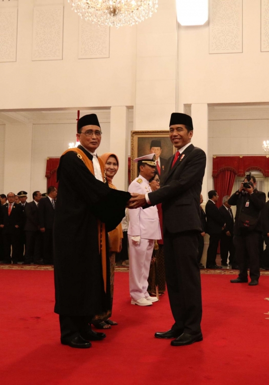 Suasana saat Jokowi lantik Sunarto sebagai Wakil Ketua MA