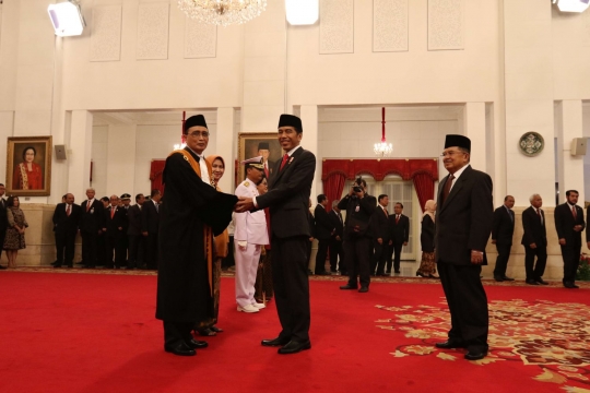 Suasana saat Jokowi lantik Sunarto sebagai Wakil Ketua MA