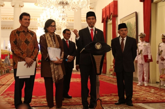 Didampingi JK, Menkeu dan MenPAN-RB, Jokowi umumkan THR dan Gaji ke 13
