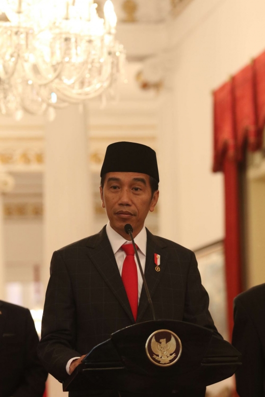 Didampingi JK, Menkeu dan MenPAN-RB, Jokowi umumkan THR dan Gaji ke 13