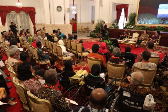 Jokowi silahturahmi dengan peserta JKN dan KIS di Istana Negara