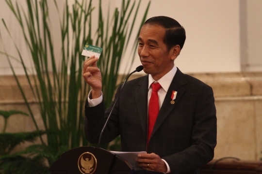 Jokowi silahturahmi dengan peserta JKN dan KIS di Istana Negara