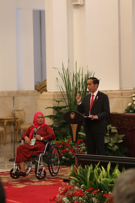 Jokowi silahturahmi dengan peserta JKN dan KIS di Istana Negara