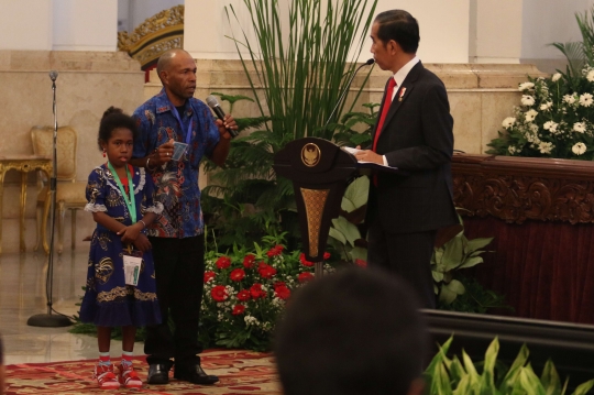 Jokowi silahturahmi dengan peserta JKN dan KIS di Istana Negara