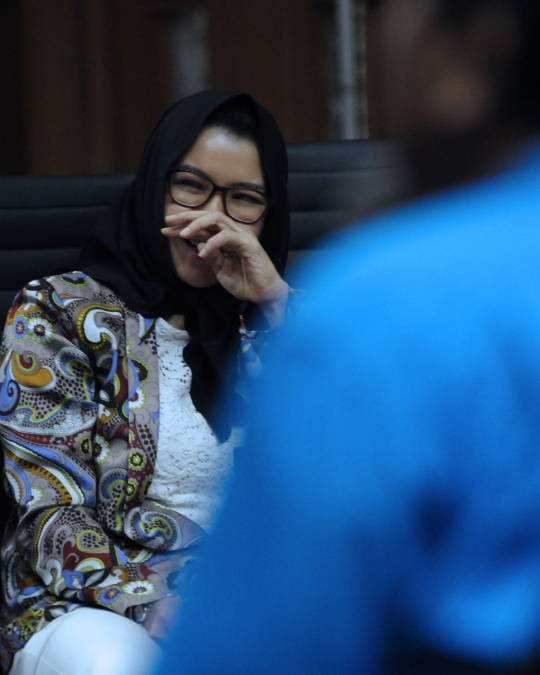 Senyum Rita Widyasari saat jalani sidang lanjutan