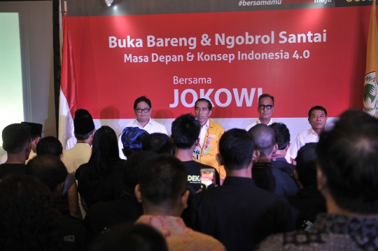 Jokowi buka puasa bareng relawan GoJo dan tokoh muda digital