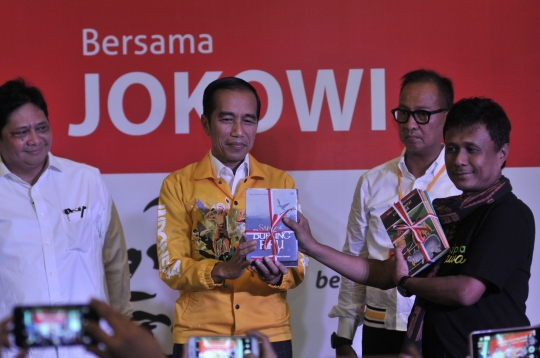 Jokowi buka puasa bareng relawan GoJo dan tokoh muda digital