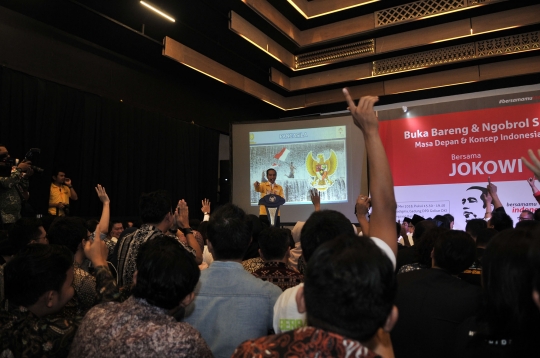 Jokowi buka puasa bareng relawan GoJo dan tokoh muda digital