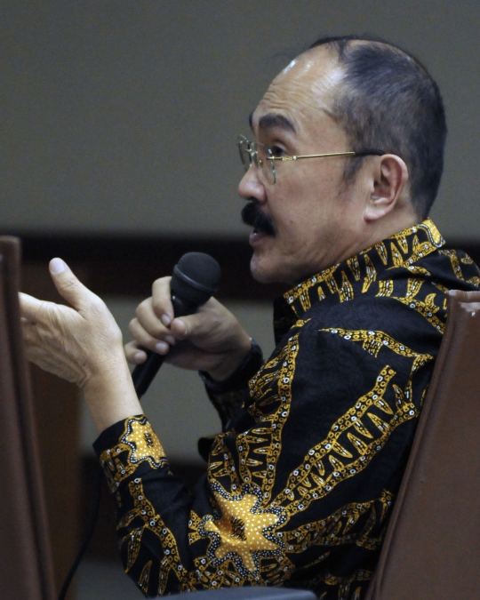 Ekspresi Fredrich Yunadi saat jalani sidang pemeriksaan terdakwa