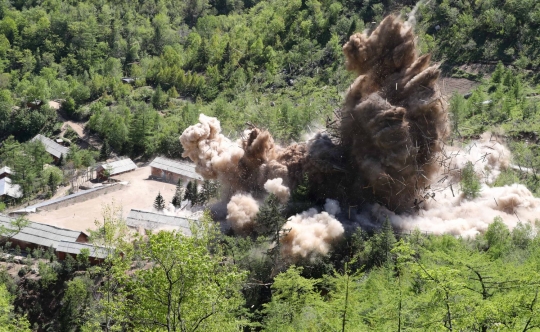 Momen penghancuran fasilitas uji coba nuklir Korea Utara dari dekat