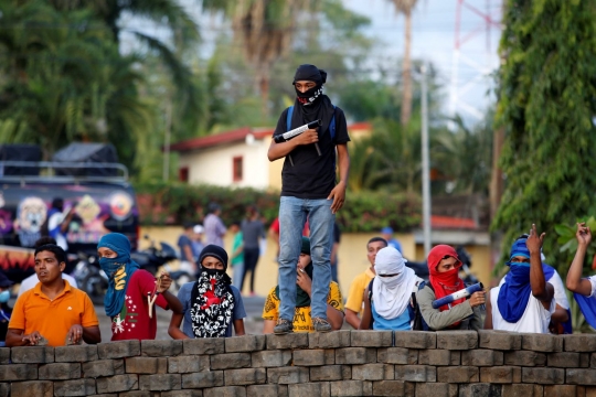 Aksi blokir jalan hingga mortar buatan demonstran untuk gulingkan Presiden Nikaragua