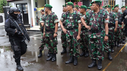 Polisi dan TNI jaga ketat sidang kasus teror bom Thamrin