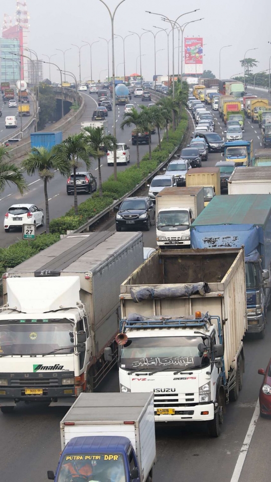 Bulan depan, Pemprov DKI Jakarta batasi operasional truk di Tol Lingkar Luar