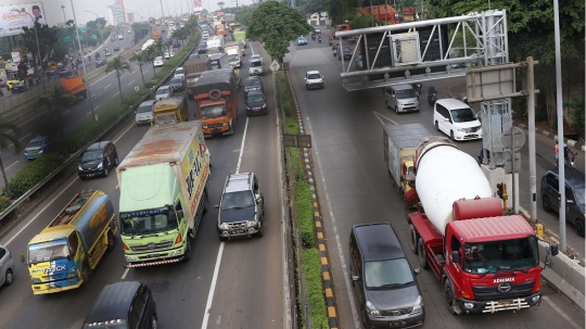 Bulan depan, Pemprov DKI Jakarta batasi operasional truk di Tol Lingkar Luar