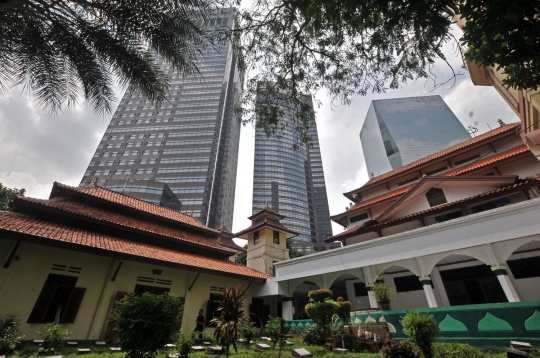 Mengunjungi masjid ratusan tahun terselip di antara gedung bertingkat Ibu Kota