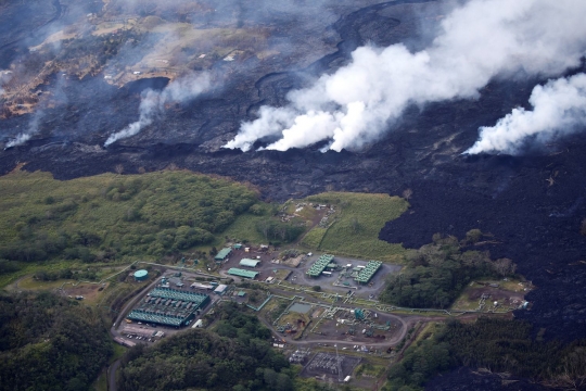Penampakan udara saat lava vulkanik perlahan gerogoti isi Hawaii