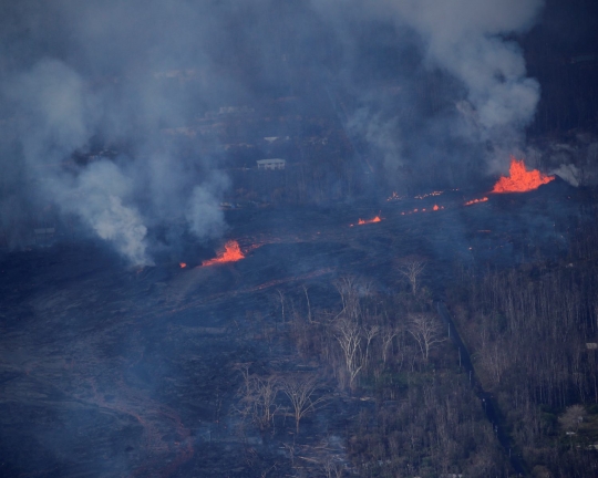 Penampakan udara saat lava vulkanik perlahan gerogoti isi Hawaii