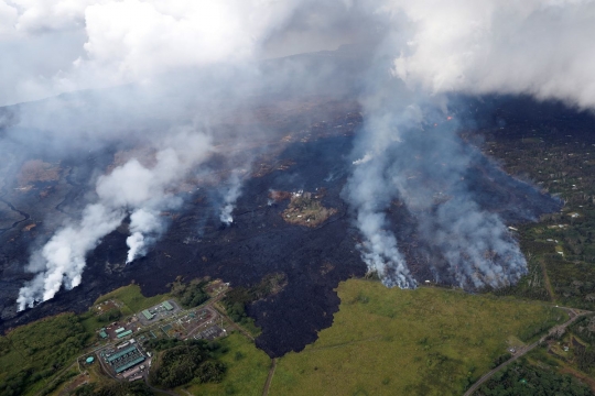 Penampakan udara saat lava vulkanik perlahan gerogoti isi Hawaii
