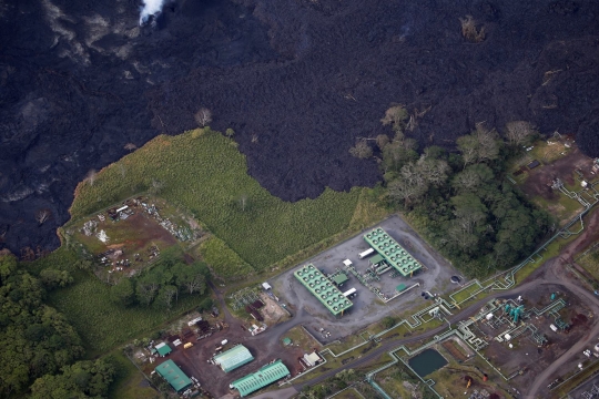 Penampakan udara saat lava vulkanik perlahan gerogoti isi Hawaii