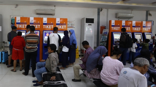 Hindari lonjakan penumpang, Stasiun Senen mulai dipadati pemudik