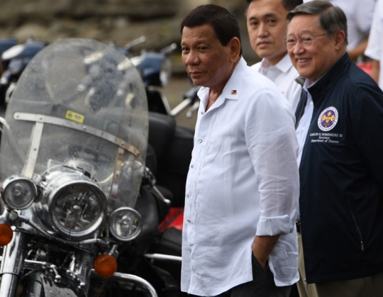 Duterte kembali hancurkan ratusan motor mewah hasil sitaan