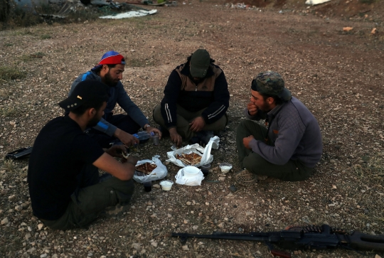 Kekhusyukan gerilyawan Suriah jalani Ramadan di medan perang