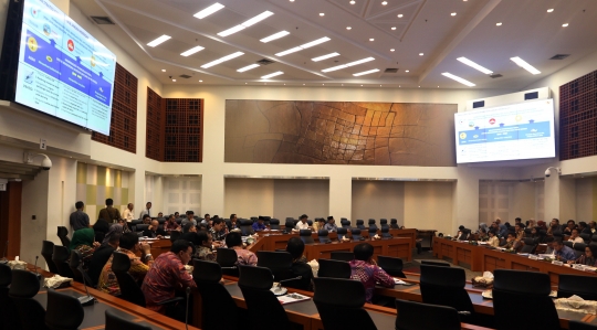 Sri Mulyani dan Banggar DPR rapat bahas kerangka ekonomi 2019