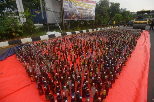 Polres Jakarta Timur musnahkan 96 Kg ganja dan ribuan botol miras