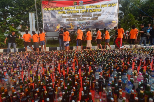 Polres Jakarta Timur musnahkan 96 Kg ganja dan ribuan botol miras
