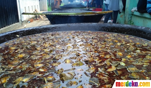 Foto : Pererat silaturahmi dengan memasak Kuah Beulangong 