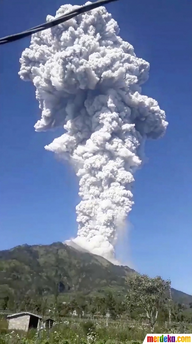 Foto : Begini kondisi kaki Gunung Merapi yang berselimut ...