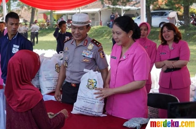 Foto : Sespimti Polri gelar pasar murah merdeka.com