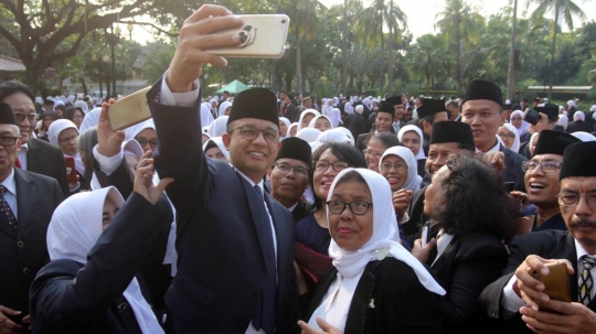 Anies lantik 916 pejabat fungsional Pemprov DKI