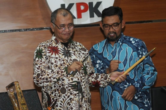 KPK tunjukan barang-barang mewah kasus gratifikasi miliaran rupiah