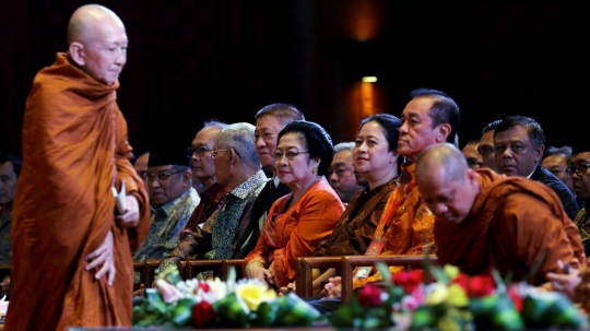 Megawati hingga Ketua Umum PBNU hadiri perayaan Waisak Nasional 2562