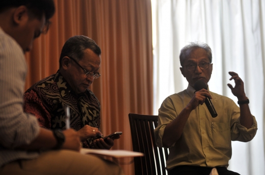 Diskusi menyikapi kelangsungan investasi di Indonesia